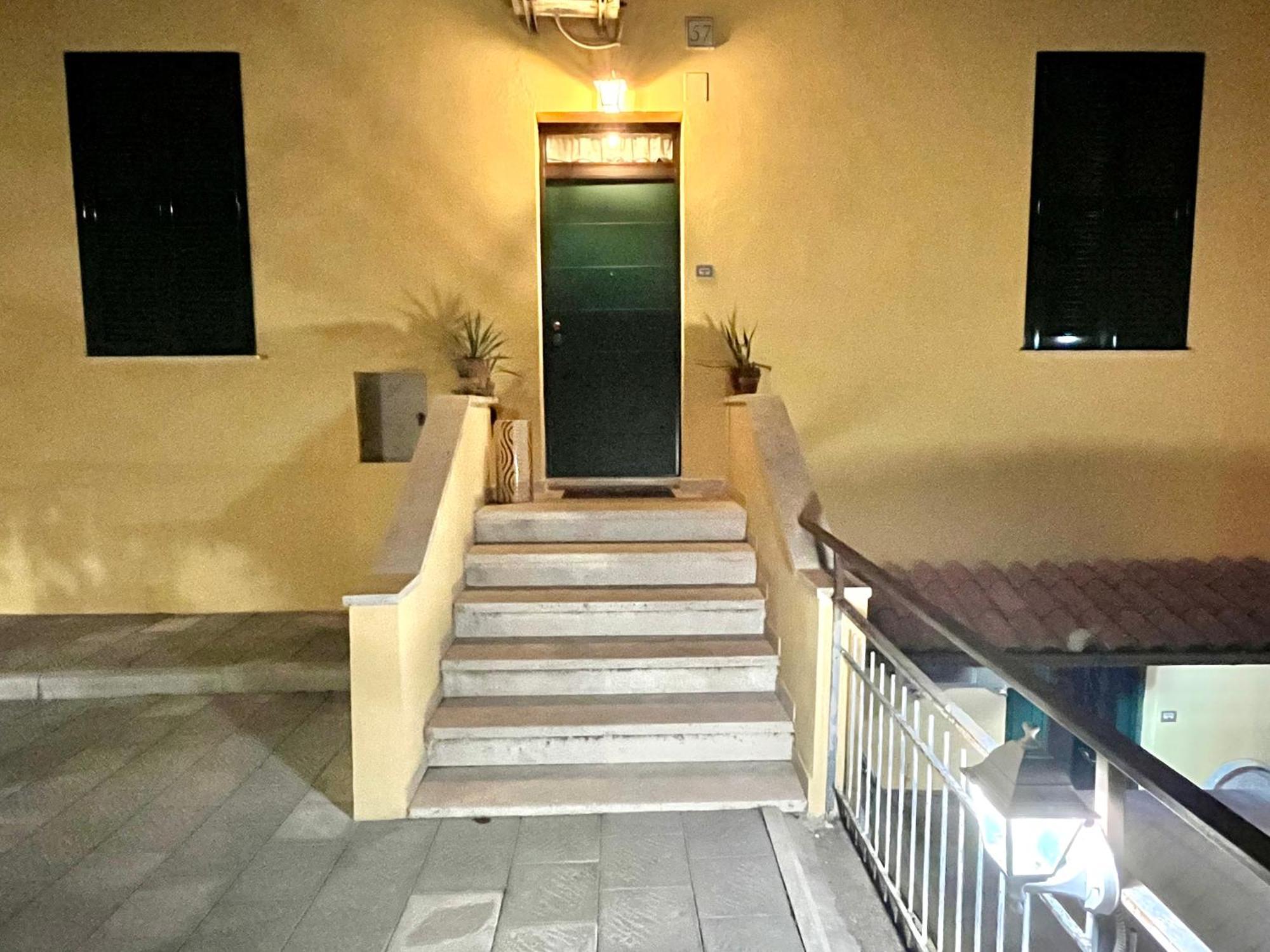 Romuhouse Economy Apartment Metro B Exterior photo